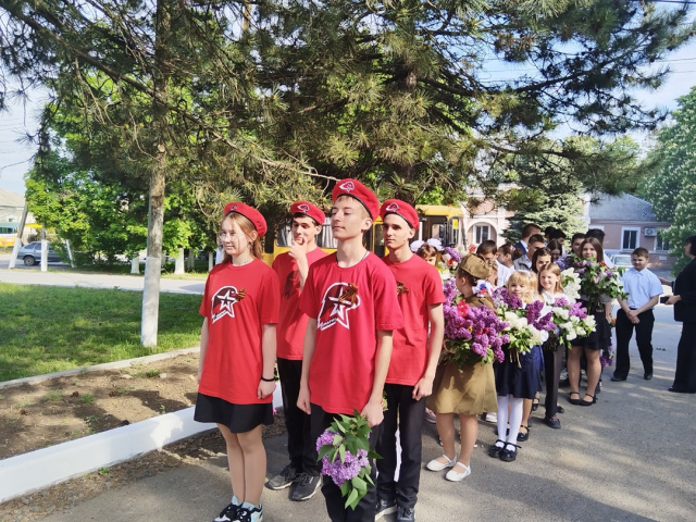 Память жива в сердцах наших учеников! 